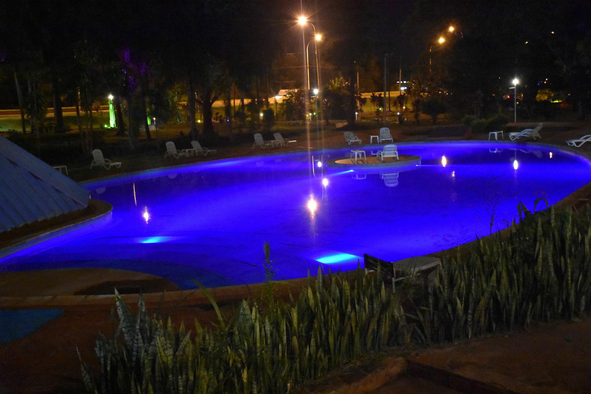 Tangoinn Club Iguazu Party Luxury Hostel Puerto Iguazú Zewnętrze zdjęcie