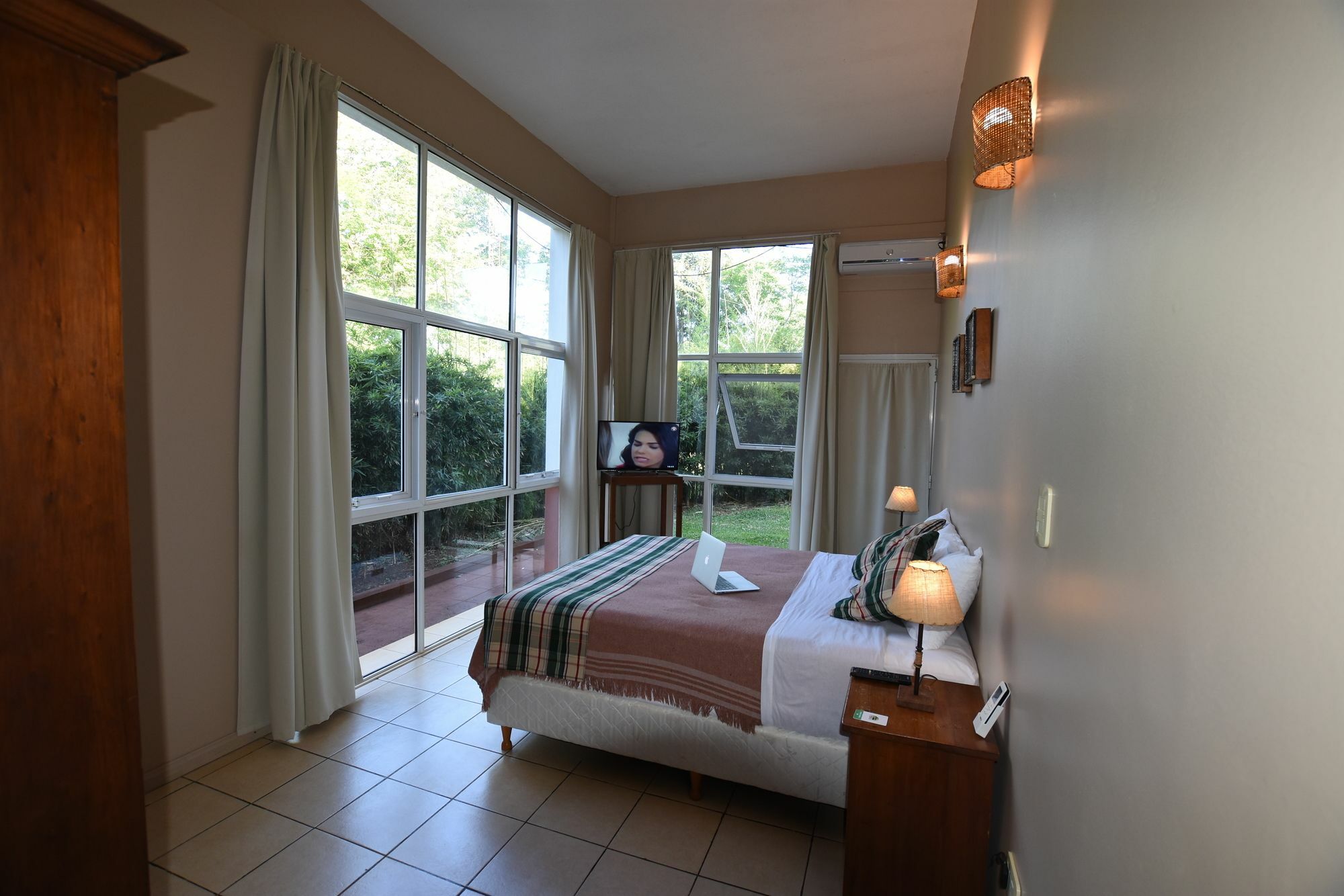 Tangoinn Club Iguazu Party Luxury Hostel Puerto Iguazú Zewnętrze zdjęcie