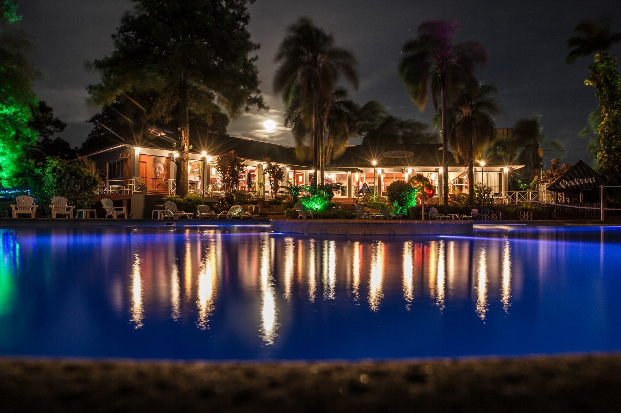 Tangoinn Club Iguazu Party Luxury Hostel Puerto Iguazú Zewnętrze zdjęcie
