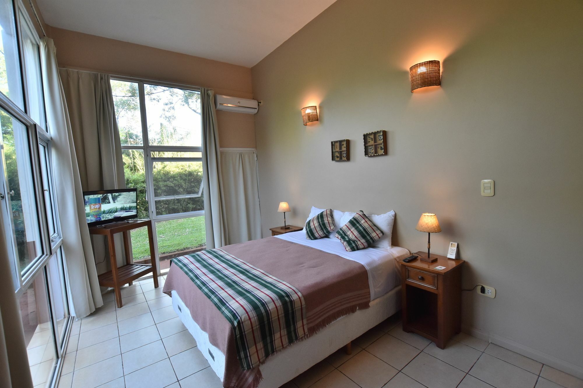 Tangoinn Club Iguazu Party Luxury Hostel Puerto Iguazú Zewnętrze zdjęcie